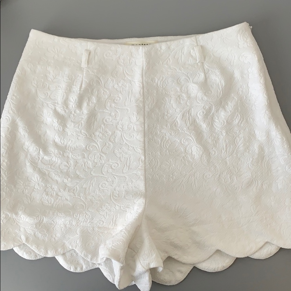 FLORAL WHITE SHORTS